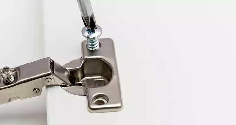 Screen Door Hinge Repair in Daly City, CA