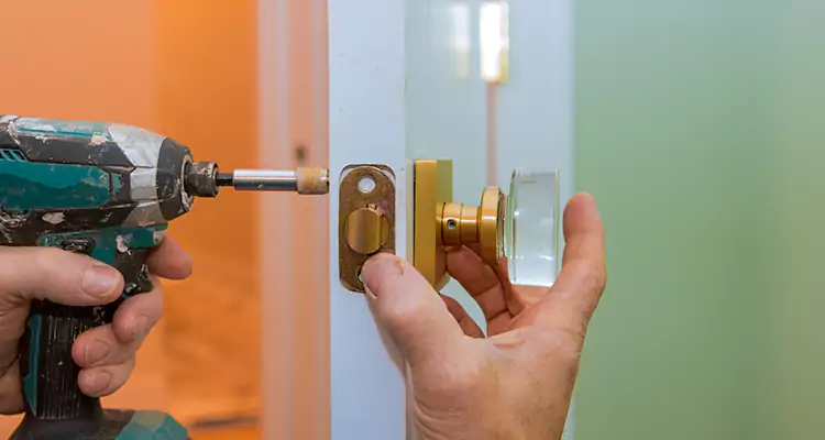 Broken Door Knob Fix in Daly City, CA